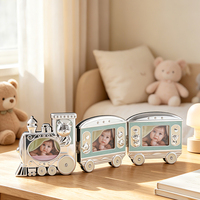 Cadre photo bébé en alliage de zinc plaqué argent en forme de train avec strass ourson pour cadeau de naissance, souvenir et décoration (vente en gros)