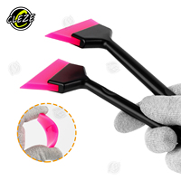 Raclette en caoutchouc souple CLEZE PPF avec long manche en plastique pour le détaillage, le teintage de vitres et le nettoyage du verre