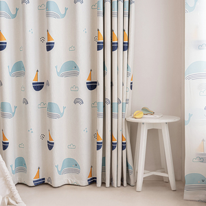 Tenda per Cameretta Bambini Stile Oceano con Piccole Balene e Barche a Vela, 100% Poliestere, Alta Ombreggiatura, Design Moderno, Personalizzabile - Product Image 1