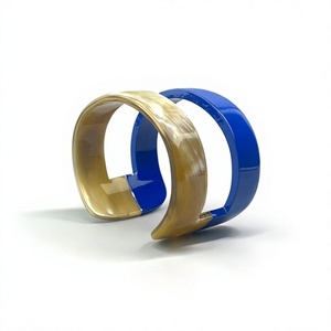 Bracelets en corne de buffle faits à la main, écologiques et de style moderne, de couleur noire, provenant d'Inde par HF CRAFTS à bas prix - Product Image 1
