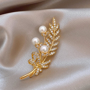 2025 elegante nuevo hermoso broche de Corea Peal broches de traje de mujer para boda fiesta compromiso o regalo - Product Image 5