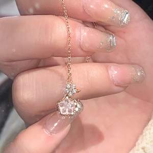 Collar con Colgante de Trébol de Diamantes Completos en Plata de Ley S925 Yongzhan Ye, Diseño de Nicho Femenino de Alta Gama, Colgantes Finos y Elegantes - Product Image 5