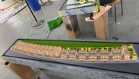 Maqueta Arquitectónica de Villa Unifamiliar de Diseño Rústico, Económica y de Alta Calidad, en Plástico ABS Verde y Blanco