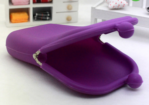 Portamonete e Pochette Unisex in Silicone Colorato Flessibile Personalizzabile con Design Creativo a Silhouette - Product Image 2