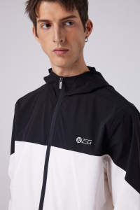 Minimalist Domain-Veste à capuche rayée noire et blanche - Product Image 5