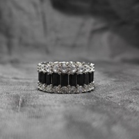 Bague d'éternité de luxe à large bande multi-rangs en zircon cubique noir et blanc, plaquée platine sur laiton, bijoux de mariage pour femmes