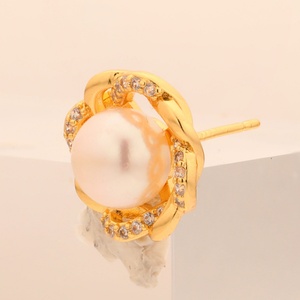 Wholesale 18K Gold Plated Korean Vintage Style Brass Women's Earrings Trendy Pearl Stud and Zirconia Anniversary - Product Image 2