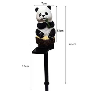 Lámpara Solar LED de Jardín con Forma de Panda, Resistente al Agua, de Resina, para Césped, Caminos y Paisajes - Product Image 3