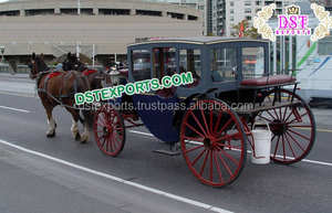 Mini Carruaje Personalizado de Caballos con Diseño Moderno, Construcción Ligera de Metal y Madera - Product Image 3