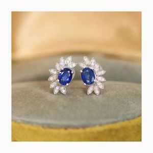 Boucles d'oreilles Xinfly en or blanc 18 carats avec saphir royal de 1,0 ct et diamant naturel de 0,11 ct - Product Image 2