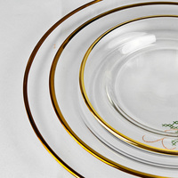 Assiettes de présentation de luxe modernes en verre transparent faites à la main avec motif incrusté d'or pour la décoration de mariages et de fêtes
