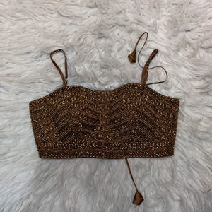 Chemisier court rembourré en tissu résille, couleur or antique, à encolure cœur, infroissable, de créateur - Product Image 1