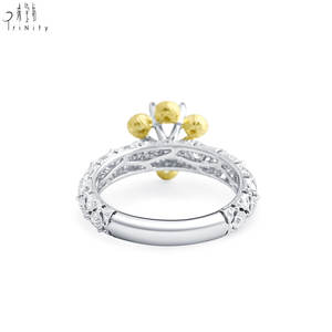 Anillo de compromiso de alta gama con diseño floral vintage en oro blanco y amarillo de 18K con diamantes naturales sin piedra principal para boda de mujer. - Product Image 4
