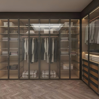 Dressing moderne en bois massif de luxe avec portes vitrées, design mural, conception personnalisée, devis rapide pour dressing
