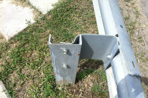 Fabricantes de barandillas de carretera Espaciador de estructura de acero Bloque personalizado Barrera de seguridad vial para Rusia - Product Image 4