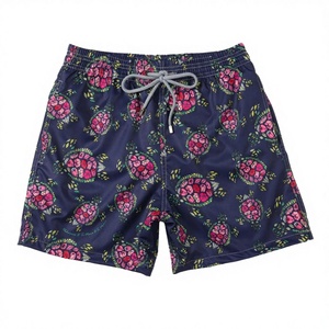 Shorts de plage pour hommes OEM, personnalisés par sublimation, séchage rapide, légers, avec cordon de serrage, décontractés, avec poches, pour la piscine - Product Image 3