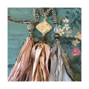 NM11402时尚纱丽丝绸流苏项链波西米亚帽流苏镀银系链项链女性2种颜色可供选择 - Product Image 1