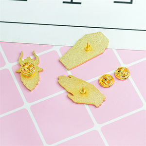 Punk Vergulde Zwarte Geitenkop Ogen Broche Handvinger Doodskist Duivel Brenger Vorm Emaille Pinnen - Product Image 4