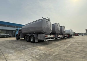 Camión de Reabastecimiento de Combustible para Aviación Personalizado de 15000L con Plataforma Hidráulica para el Reabastecimiento de Grandes Aeronaves - Product Image 4