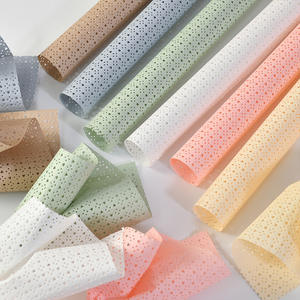 Cadeau de la Saint-Valentin Papier d'emballage de fleurs en coton avec maille de coeur creux Papier d'art coloré de couleur unie - Product Image 3