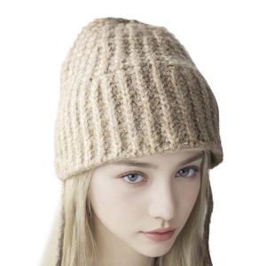Gorro <span class=keywords><strong>de</strong></span> <span class=keywords><strong>ganchillo</strong></span> suave y grueso <span class=keywords><strong>de</strong></span> estilo informal para otoño e invierno, gorro con protección para los oídos y para coleta, unisex, ideal para viajes. - Product Image 1