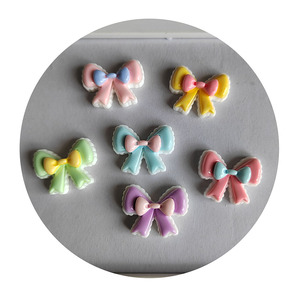 Adornos de resina Kawaii con lazo plano, dijes de lazo en colores caramelo, adornos de resina planos para pinzas de pelo - Product Image 3