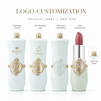 Rouge à lèvres mat vert sauge de luxe à marque privée, logo personnalisé, tube sablier or antique orné, végétalien, fournisseur de maquillage OEM