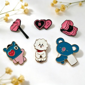 Broche de sac à dos en alliage de zinc, émail souple, motif dessin animé Kpop Idol, badge métallique, collection animaux mignons pour fans - Product Image 1