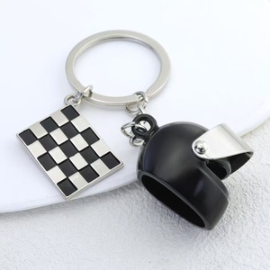 Portachiavi con Moschettone in Metallo a Forma di Casco da Corsa F1, Bandiera a Scacchi Bianca e Nera, Design Moto in Lega di Zinco, Regalo per Coppie - Product Image 5