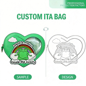โรงงานผลิตกระเป๋า Ita Bag แบบกำหนดเอง รูปทรงหัวแมว 3 มิติ ช่องใส สะพายข้าง รับผลิตแบบ OEM ODM สำหรับนักสะสมเข็มกลัด - Product Image 4
