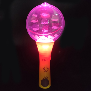Chính thức tùy chỉnh logo phát sáng dính buổi hòa nhạc dẫn cổ vũ đạo cụ K-POP <span class=keywords><strong>Light</strong></span> <span class=keywords><strong>Stick</strong></span> Lightstick <span class=keywords><strong>Kpop</strong></span> <span class=keywords><strong>Light</strong></span> <span class=keywords><strong>Stick</strong></span> câu cá Neon đám cưới - Product Image 5