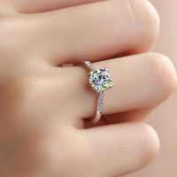 Nouvelle bague de mode 2023 pour femme en argent sterling S925, bague de fiançailles et de mariage à quatre griffes avec moissanite d'un carat, charmante