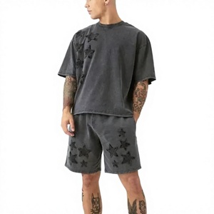 Ensemble short cargo noir avec poches zippées, style streetwear, t-shirt uni à manches courtes avec poche avant, grandes tailles, vêtements pour hommes - Product Image 1