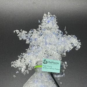 Fiocchi di PET Riciclato Blu e Bianchi per Film da Imballaggio e Produzione di Articoli in Plastica, Compostione Polimerica, Granulazione Plastica - Product Image 4