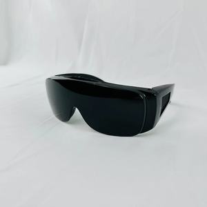 Lentilles G8 Remise spéciale quotidienne Lunettes de sécurité noires pour le soudage et l'extérieur Lentilles de <span class=keywords><strong>contact</strong></span> arc-en-ciel