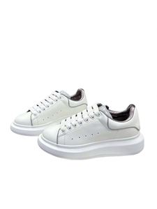 Zapatos Casuales de Mujer de Cuero de Alta Calidad al por Mayor, Zapatos Deportivos para Hombre con Suela Gruesa para Caminar - Product Image 4