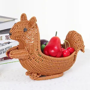 Venda quente Criativo Snack Armazenamento Cesta Rattan Tecelagem Fruit Container Sala Decorativa Handwoven Animal Basket para Casa