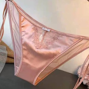 Sous-vêtements sexy pour femmes européennes et américaines avec nœud en ruban, culotte triangle en satin et résille transparente, mode rétro séduisante - Product Image 1