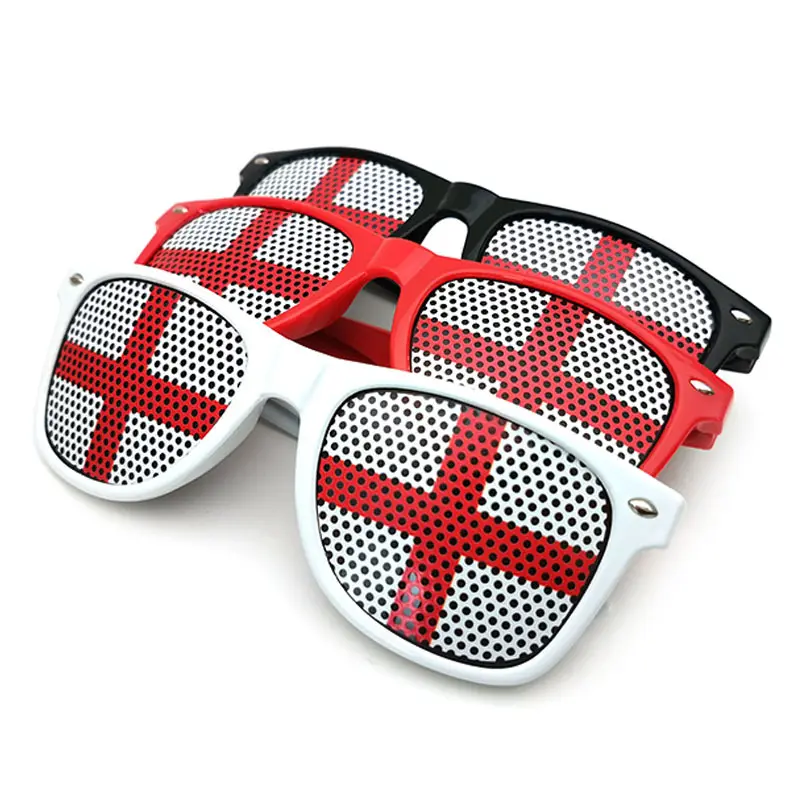 Özel tasarım futbol topu futbol dünya Fan ülke tezahürat bayrak baskılı Sticker iğne deliği Lens güneş gözlüğü