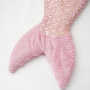 <span class=keywords><strong>Couverture</strong></span> en fourrure de sirène personnalisée OEM ODM pour filles, motif personnalisé, cadeau de luxe, <span class=keywords><strong>couverture</strong></span> chaude pour enfants avec écailles dorées pour <span class=keywords><strong>la</strong></span> chambre à coucher - Product Image 4