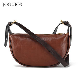 กระเป๋าผู้หญิงรุ่นใหม่ขายดี ดีไซน์หรูหราและลำลองสำหรับทำงาน กระเป๋าหนังสไตล์เรโทร สะพายไหล่เดียวหรือสะพายข้างได้ - Product Image 5