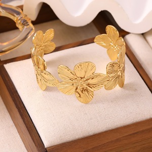 Bracelet ajustable géométrique irrégulier vintage en acier inoxydable plaqué or véritable 18 carats, style tendance pour le quotidien - Product Image 3