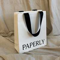 Sacs shopping en papier de luxe personnalisés avec logo, poignées en ruban noir pour emballages cadeaux haut de gamme