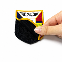 Badges scolaires brodés personnalisés de haute qualité avec fixation auto-agrippante, thermocollants ou à coudre pour cardigan, uniforme ou poitrine