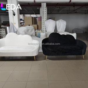 Sofá de terciopelo blanco estilo nube LEDA Luxury Style para decoración del hogar, silla para novios, sofá para bodas. - Product Image 1