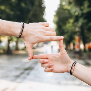 Pulsera de cuero barato letra personalizada logotipo grabado Cierre magnético colgante de acero inoxidable pareja pulsera de cuero genuino brazalete - Product Image 3