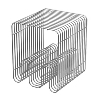 Table basse en métal de style nordique minimaliste moderne, avec structure en fer, design élancé et mini étagère de rangement, table d'appoint de canapé créative et populaire