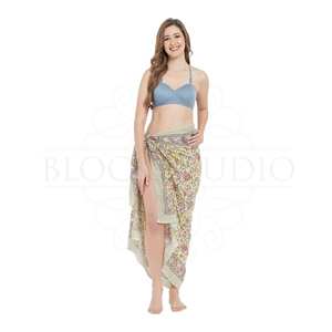 Sarong en coton jaune soleil imprimé à la main pour femme, léger, idéal comme paréo de bikini, pour la plage et les vacances d'été - Product Image 4