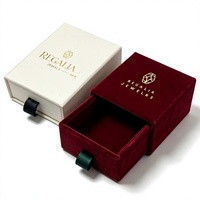 Boîte cadeau à bijoux avec tiroir coulissant, logo imprimé sur mesure, boîte d'emballage rigide en carton de luxe pour le rangement des bagues et des colliers