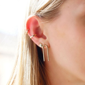 Bonitos y delicados pendientes de plata de ley 925 con forma de insecto y circonita chapados en oro de 18K - Product Image 3